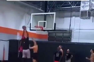 83分先生~阿德巴约当年花式技巧单挑看呆媒体人！